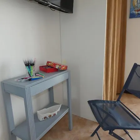 Familial A 50m De La - 2 Chambres, Balcon, Animaux Acceptes, Parking Privatif - Fr-1-540-291